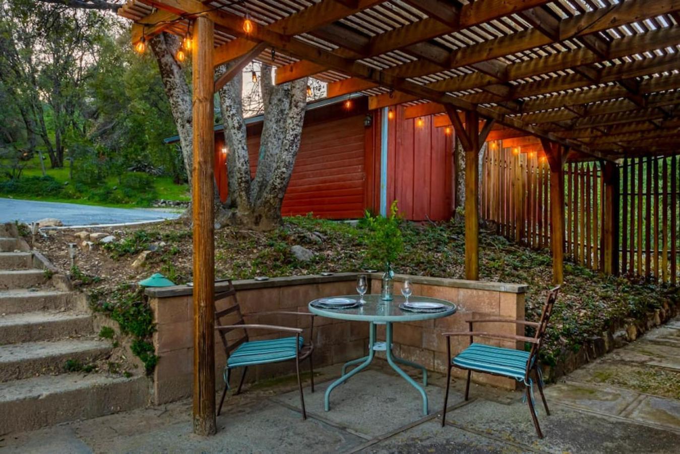 Sierra Vista Lookout Lodge: Creekside Retreat Near Bass Lake & Yosemite North Fork Exterior photo